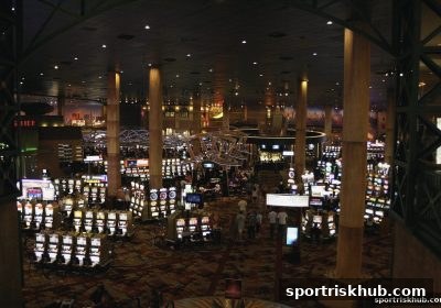 体育博彩风险提示：亚冠直播与桌游融合的实战策略指南