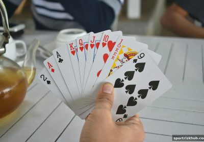 体育博彩风险启示：从《五龙争霸》桌游看社交博弈与策略平衡