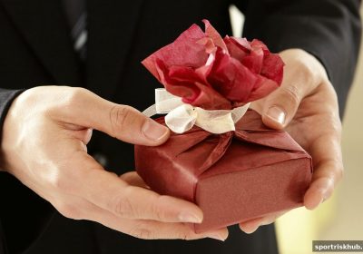 体育博彩风险视角下：水果机随机性、下注心理与免费体验金深度解析